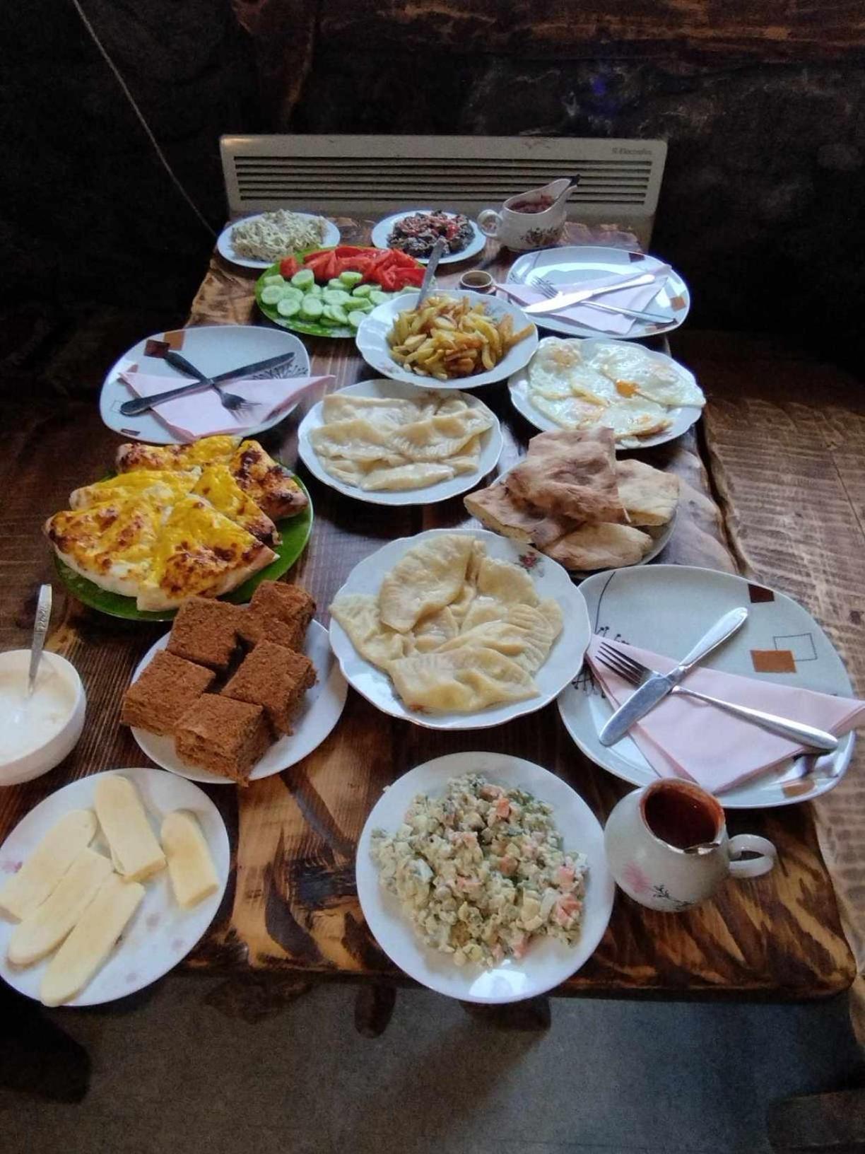 Eliso'S Guesthouse Mestia Bagian luar foto