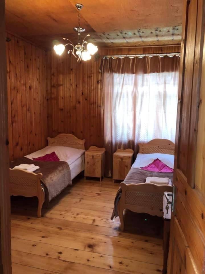 Eliso'S Guesthouse Mestia Bagian luar foto