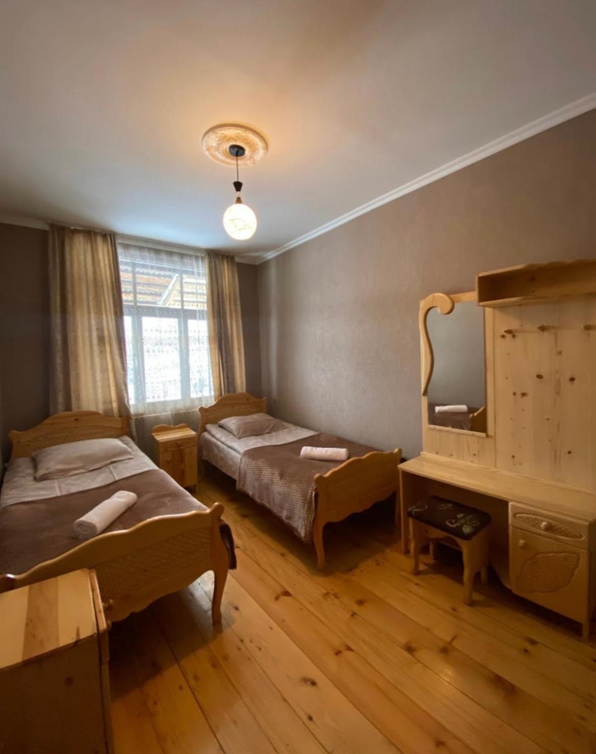 Eliso'S Guesthouse Mestia Bagian luar foto